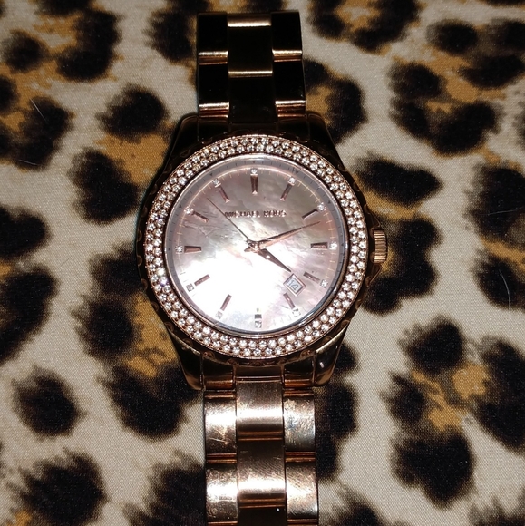 Michael Kors Abalone faced Watch - Picture 3 of 8